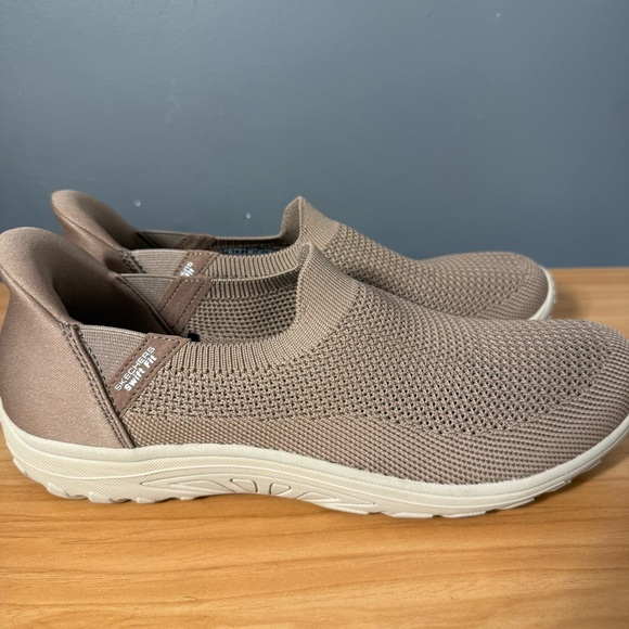 Skechers Swift Fit Hands Free Women's Slip on sneakers shoes size 10 Mocha - Picture 2 of 6